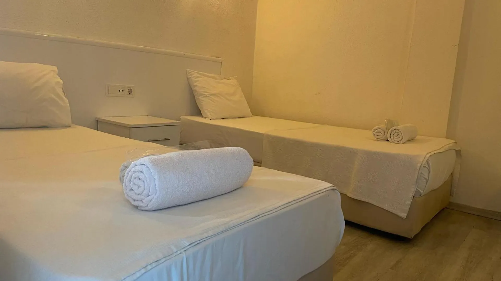 B&B Tosunpasa Hookah Lounge Kafe Restroran Ve Turizm Otelcilik Bodrum
